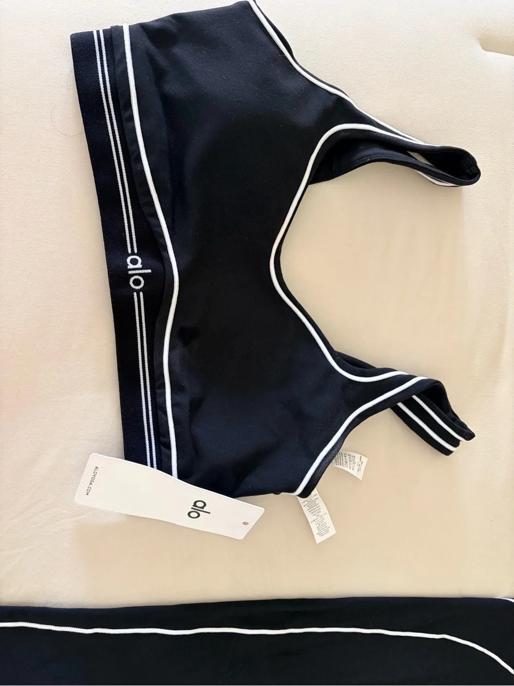 ALO Yoga sleek alo